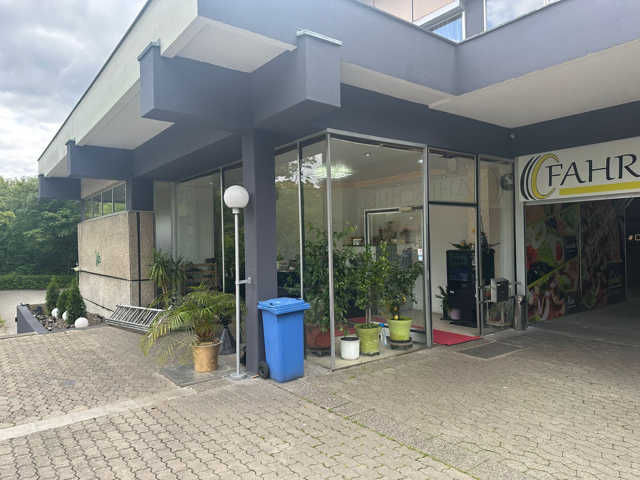 Eingang zur Pizzeria Coccinella Haupteingang zur Pizzeria Coccinella